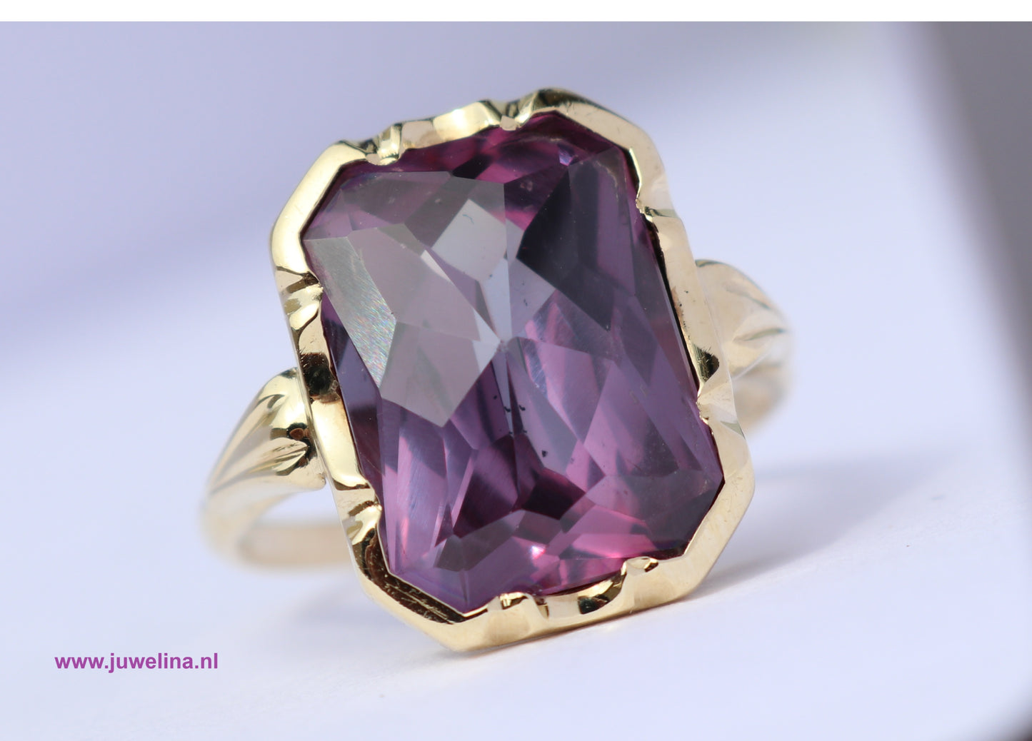 14 kt gouden ring met amethist 4,46 gram