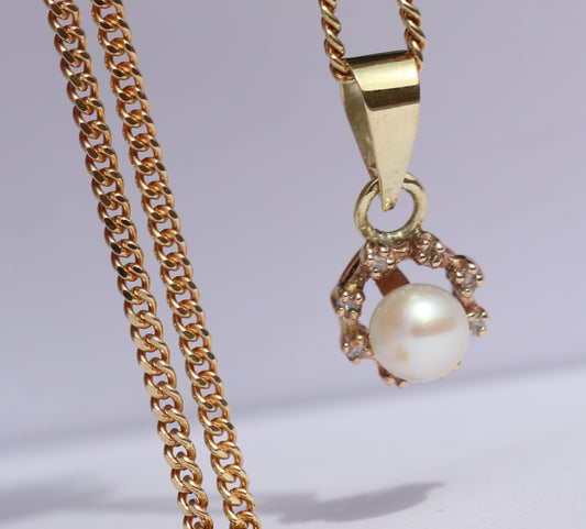 SOLD 14 kt gold pendant with pearl and diamond on a 14 kt gold necklace