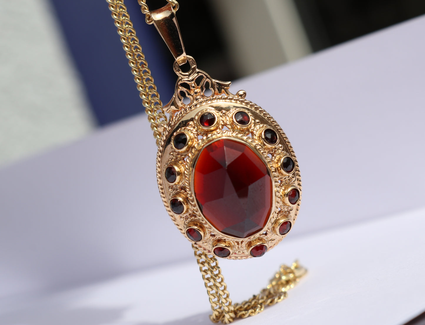 14 kt gouden hanger met 14 kt gouden collier gourmet