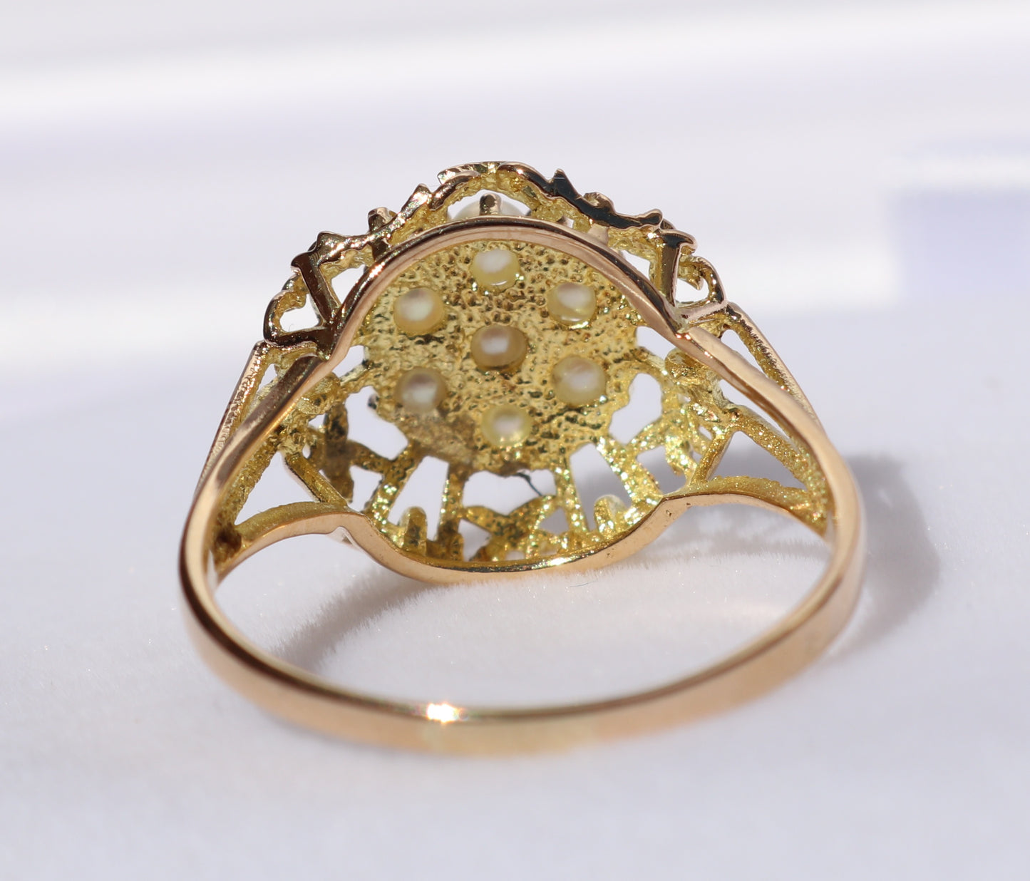14 kt gold ring with seed pearls