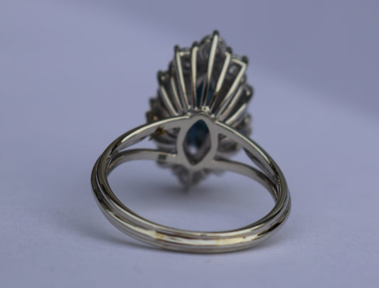 14 kt gouden ring met 1.20 ct diamanten en saffier