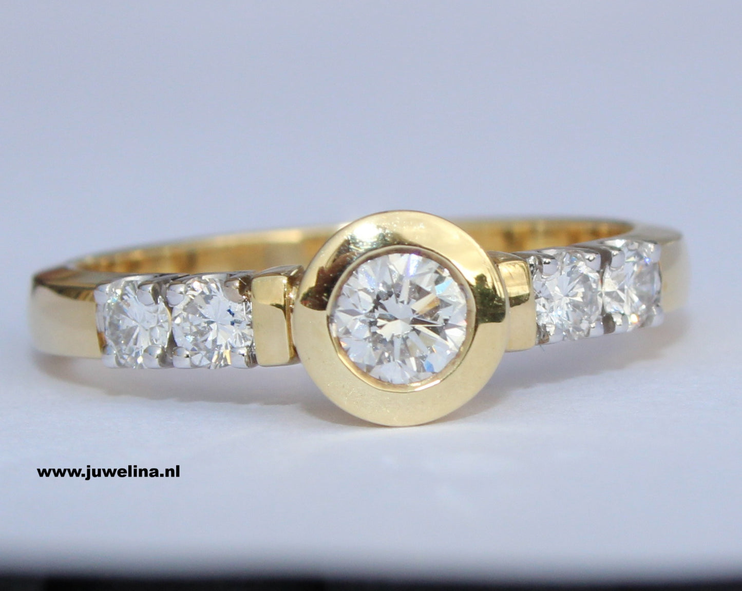 Verkocht Collectie 2019: 14 kt gouden ring 1 ct diamanten, briljant geslepen, natuurlijk