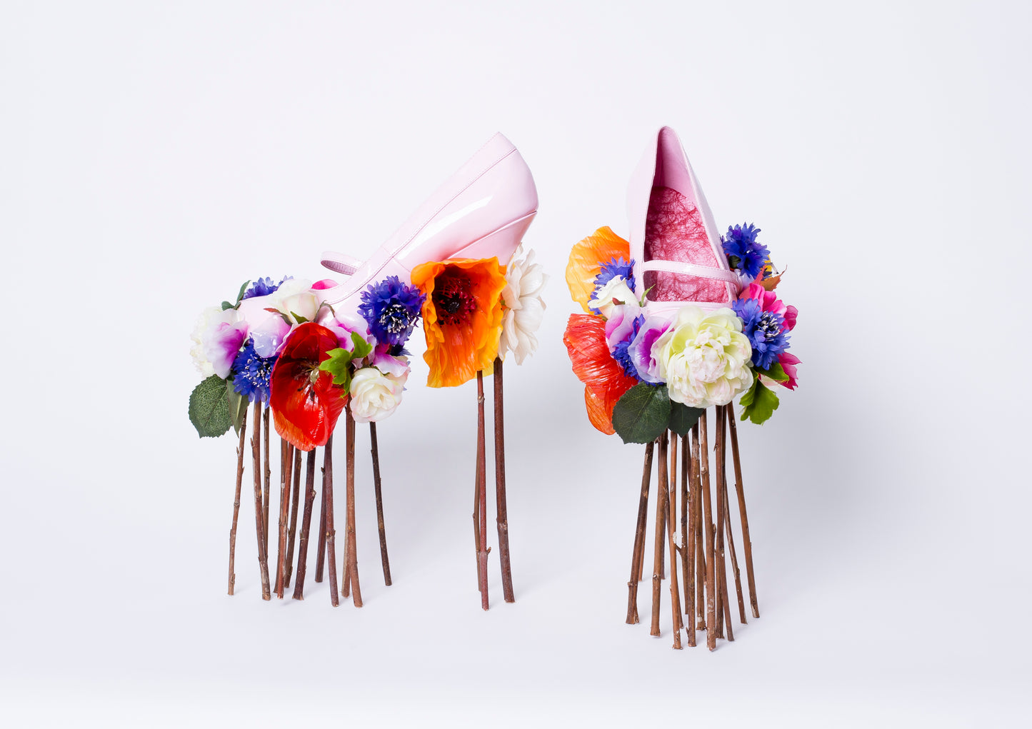 Walk on a field of Flowers, 2016 wearable Joyce de Gruiter