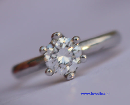 18 kt gouden ring 0.85 ct diamant