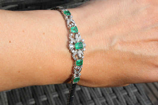 Verkocht 18 kt gouden armband met diamanten en smaragden